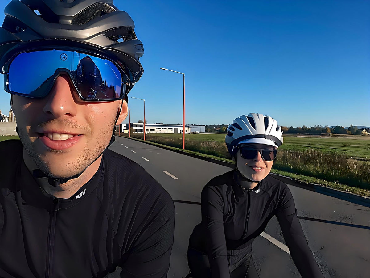 Women's Long-Sleeve Cycling Jersey with Four Rear Pockets